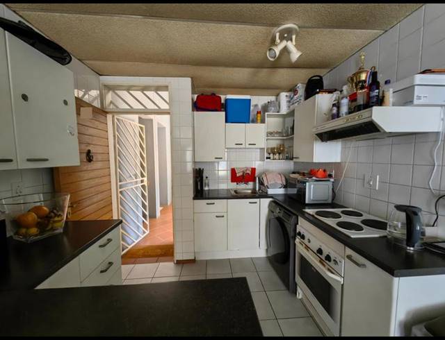 3 BEDROOM APARTMENT FOR SALE IN WESTDENE